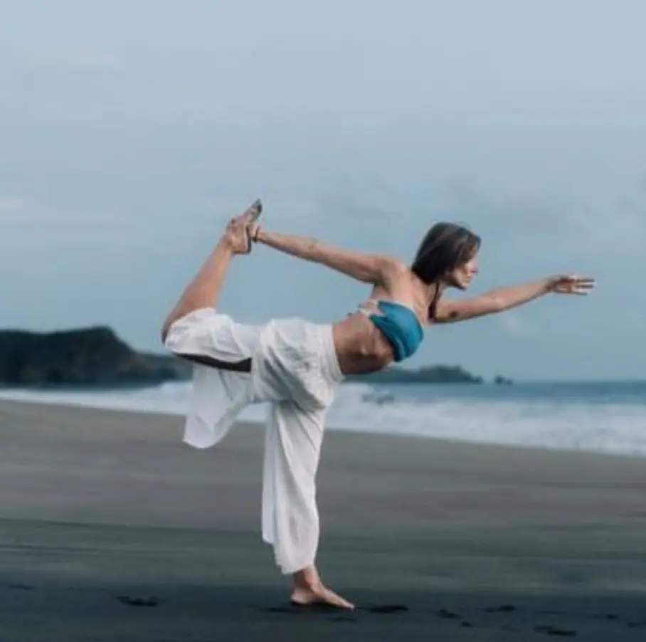 Yoga with Elia Mazunte